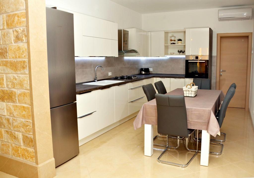 Apartment Luna Postira Exterior photo