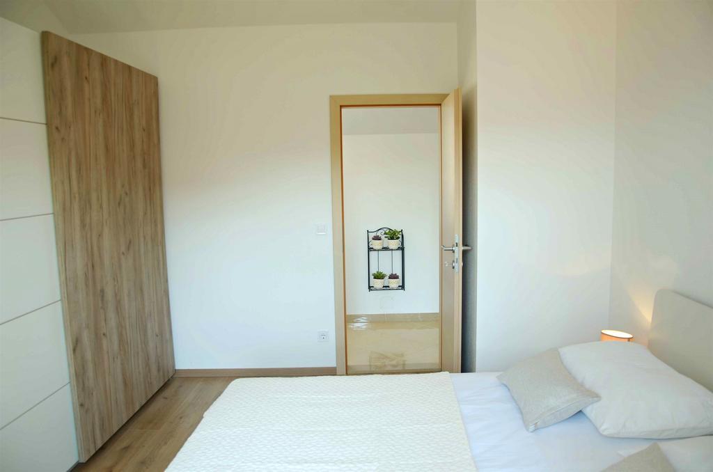 Apartment Luna Postira Exterior photo