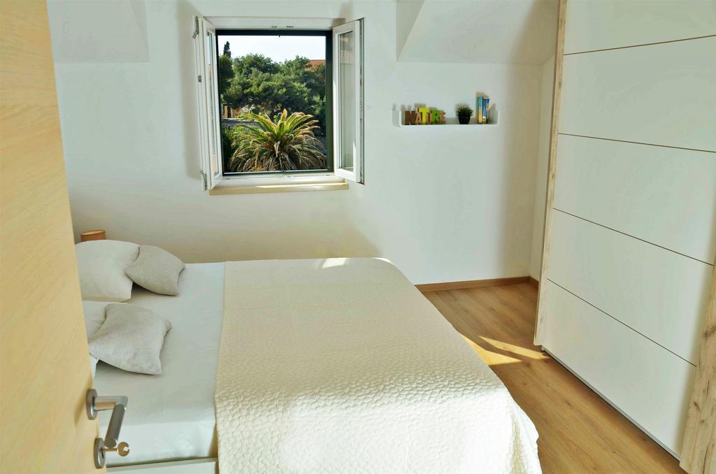 Apartment Luna Postira Exterior photo