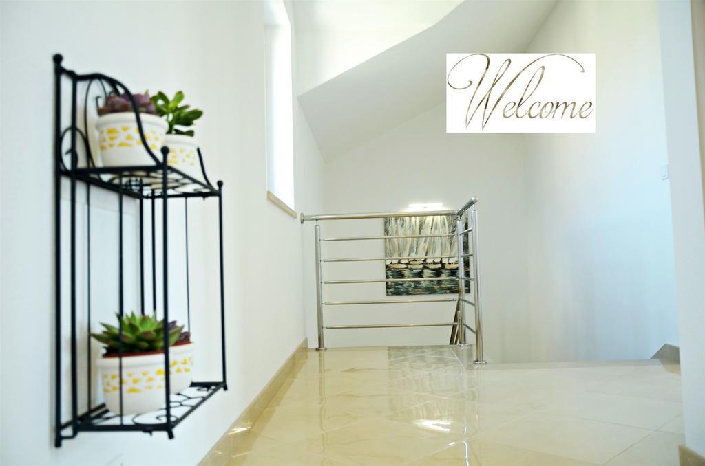 Apartment Luna Postira Exterior photo