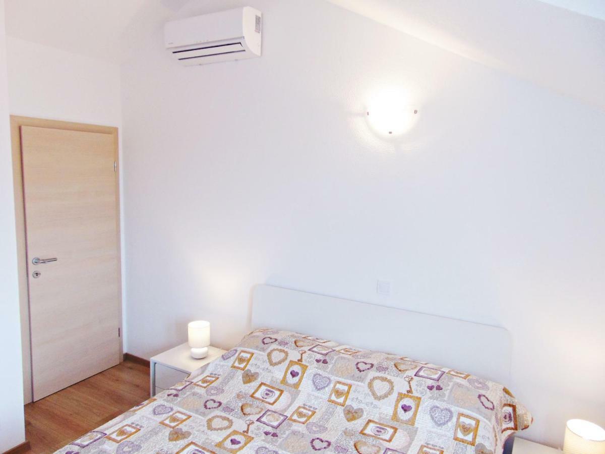 Apartment Luna Postira Exterior photo